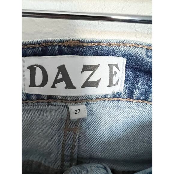 Daze Denim Jeans Sz 27 Straight Tough Love Stretch High Rise Distressed Hem - Picture 3 of 10